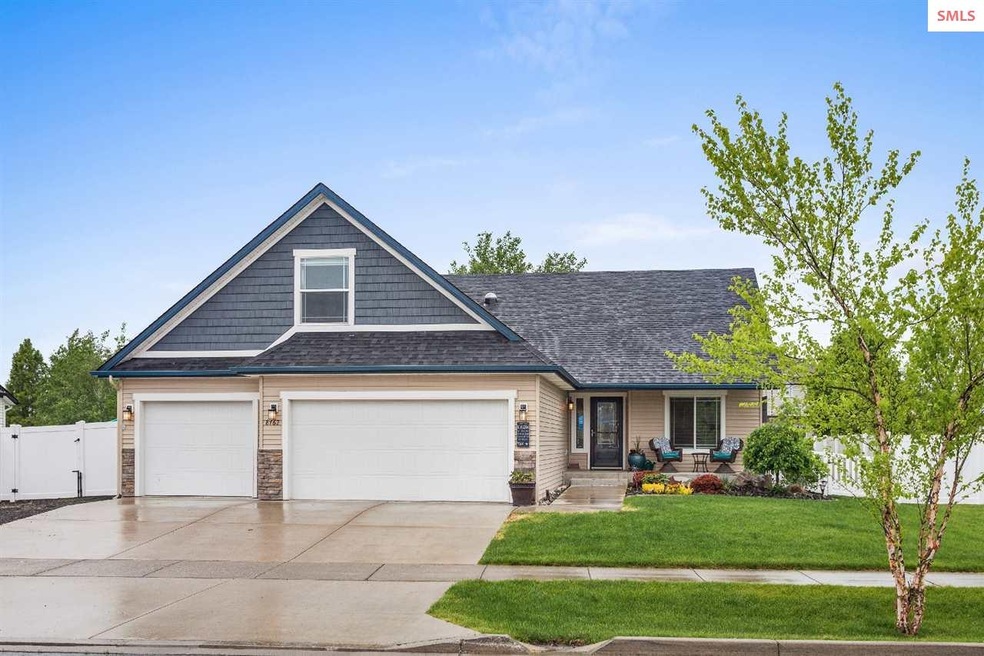 3bd + bonus, 2ba, 2272sf, 3-car Garage. Built in 2