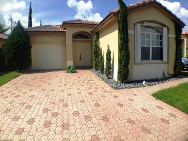 11318 NW 50th Terrace, Doral, FL 33178 - photo 1