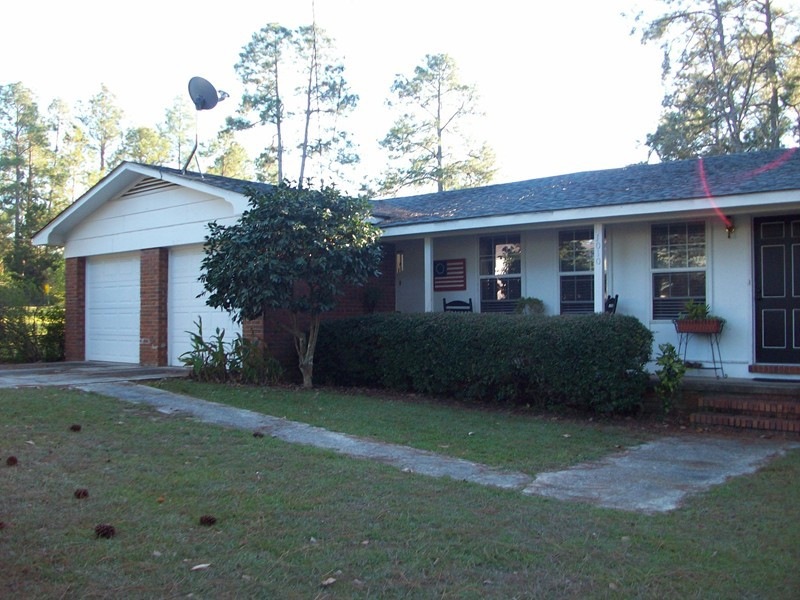 1010 Hillside Dr, Douglas, GA 31533 - photo 1