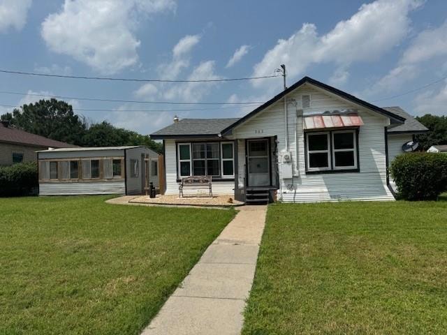 View of front of home featuring a front lawn