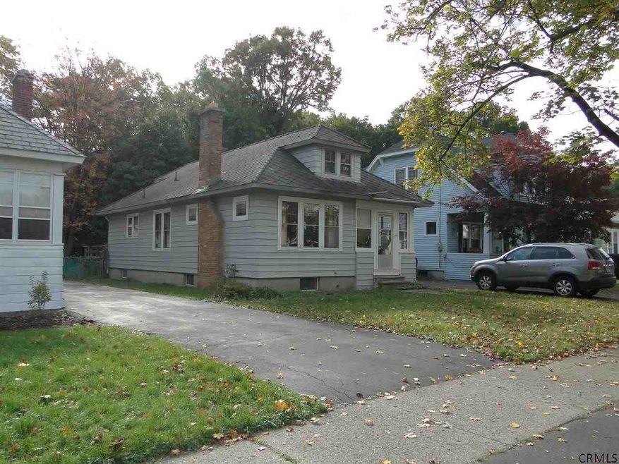 39 Holmes Ct, Albany, NY 12209 - photo 1