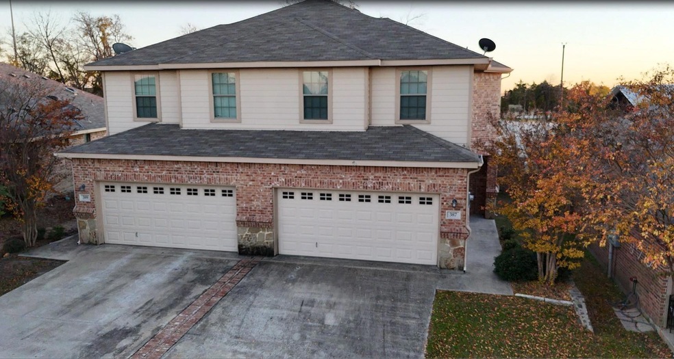 387 Orbit Dr, Lavon, TX 75166 - photo 1