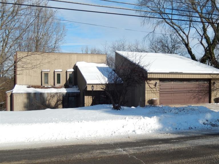 555 Washington St, Chelsea, MI 48118 - photo 1