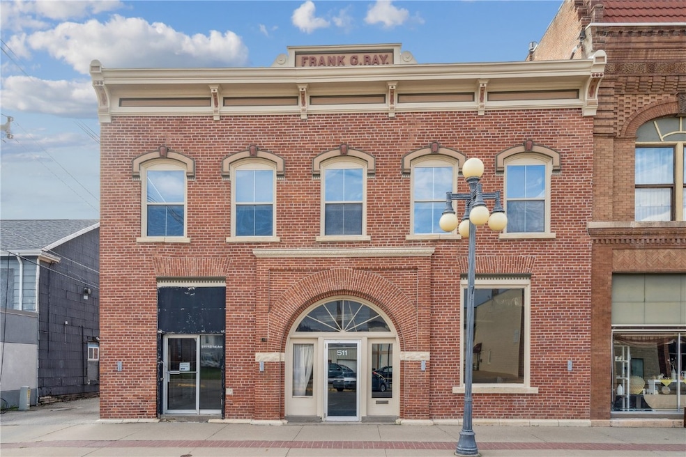 511 1st Ave, Vinton, IA 52349 - photo 1