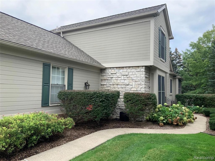 731 Brockmoor Ln unit 84, Bloomfield Hills, MI 48304 - photo 1