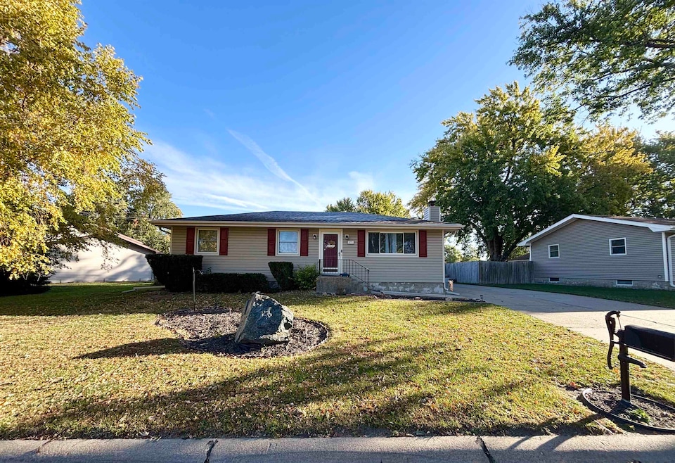 571 9th Ave, Columbus, NE 68601 - photo 1