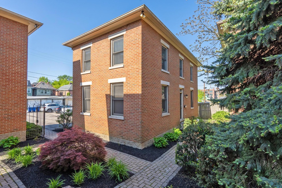 158 Nursery Ln unit 158, Columbus, OH 43206 - photo 1