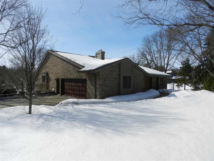 5715 Niagara Ct, Fitchburg, WI 53575 - photo 1