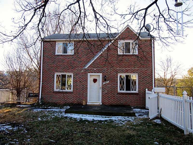 Exterior Front. Pretty curb appeal!  Level entry a