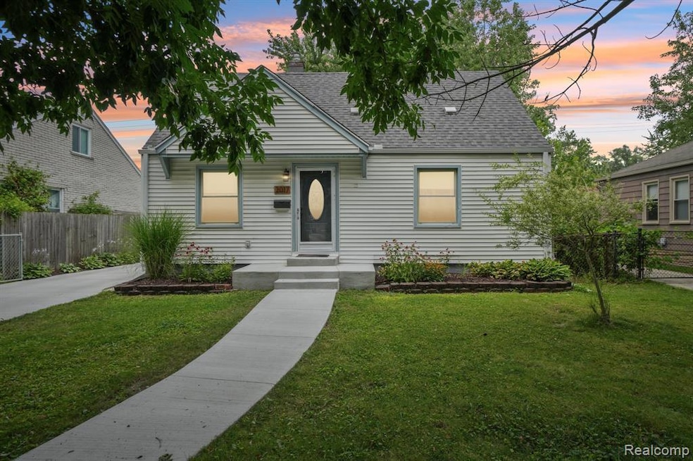2017 Barrett Ave, Royal Oak, MI 48067 - photo 1