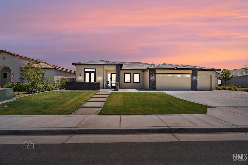 For Sale $669,900 • Co-Listing Agent