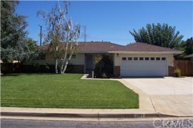 GREAT CURB APPEAL!