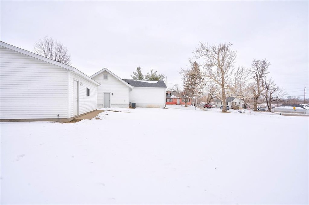 3330 Southland St SW, Cedar Rapids, IA 52404 - photo 1