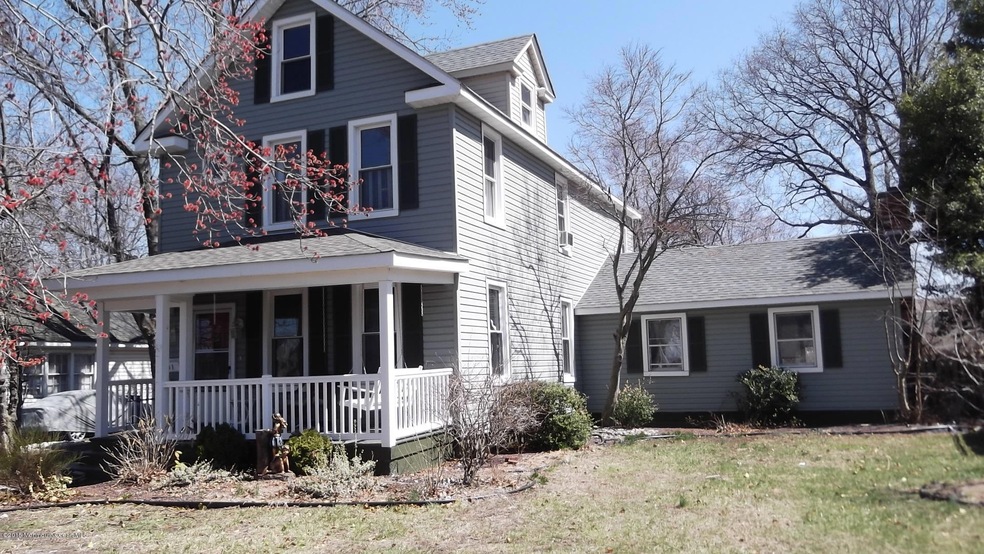 Lovely Shore colonial