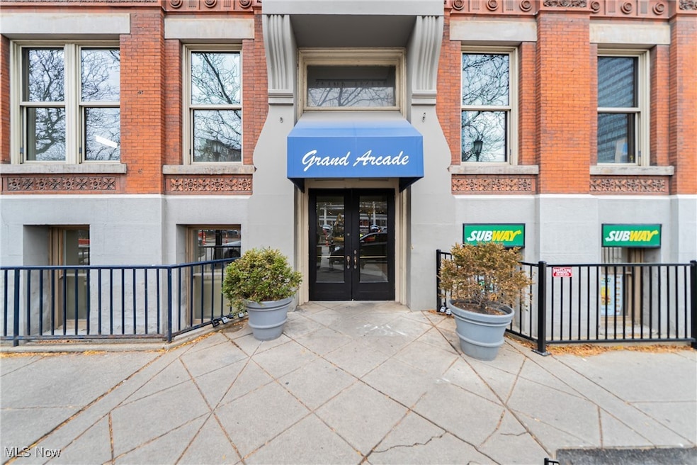 408 W Saint Clair Ave unit 505, Cleveland, OH 44113 - photo 1