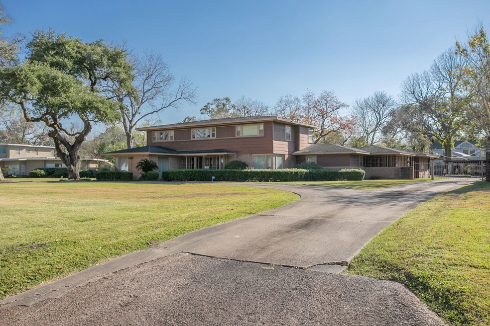 3922 Roseneath Dr, Houston, TX 77021 - photo 1