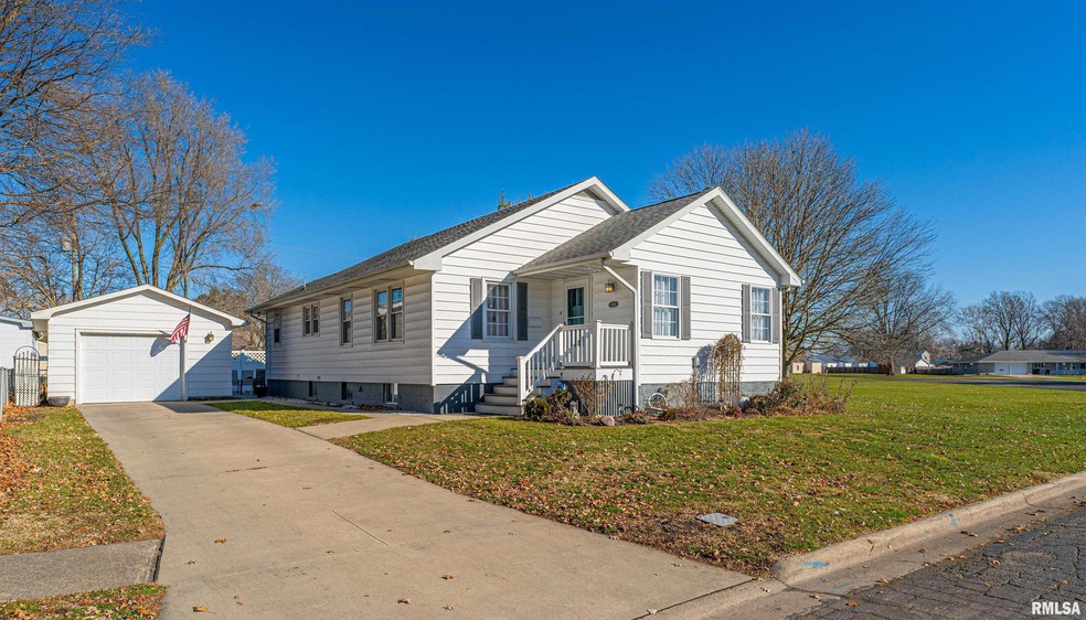 1216 Clinton St, Lincoln, IL 62656 - photo 1