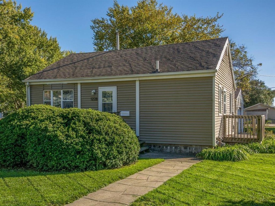 1228 Geil Ave, Des Moines, IA 50315 - photo 1