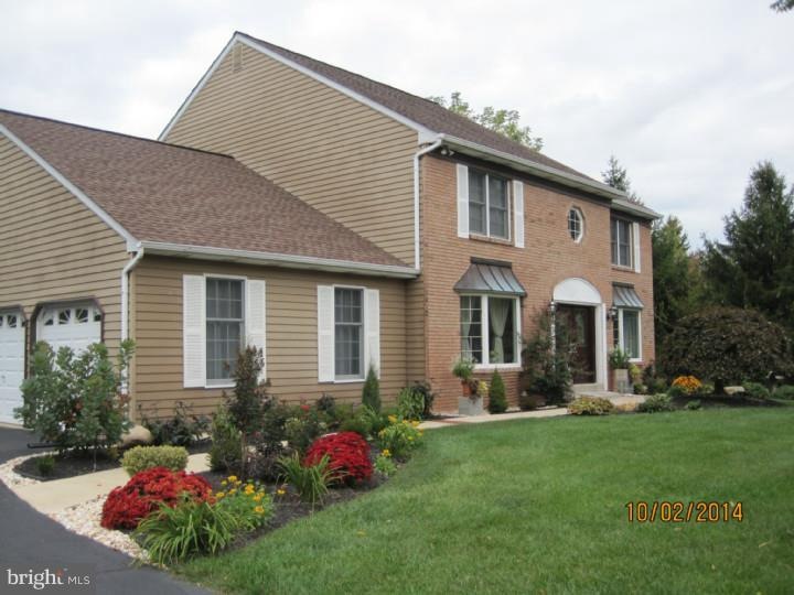 305 Gosling Dr, North Wales, PA 19454 - photo 1