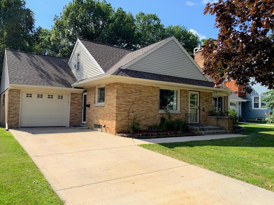 954 N 23rd St, Manitowoc, WI 54220 - photo 1