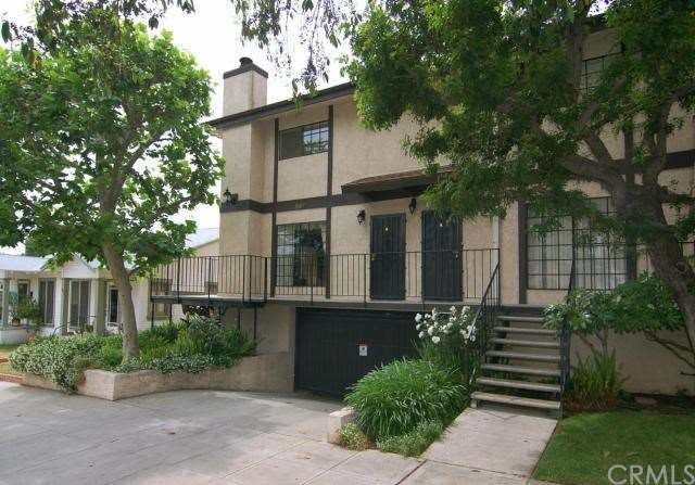 Front facing corner unit.