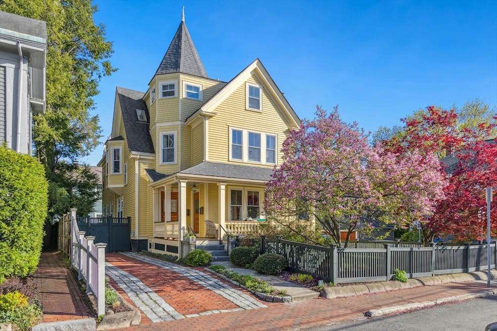 Pending $2,590,000 • Co-Listing Agent