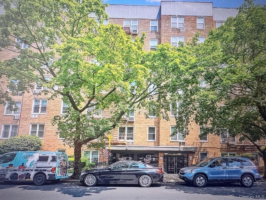 6815 Selfridge St unit 6F, Forest Hills, NY 11375 - photo 1