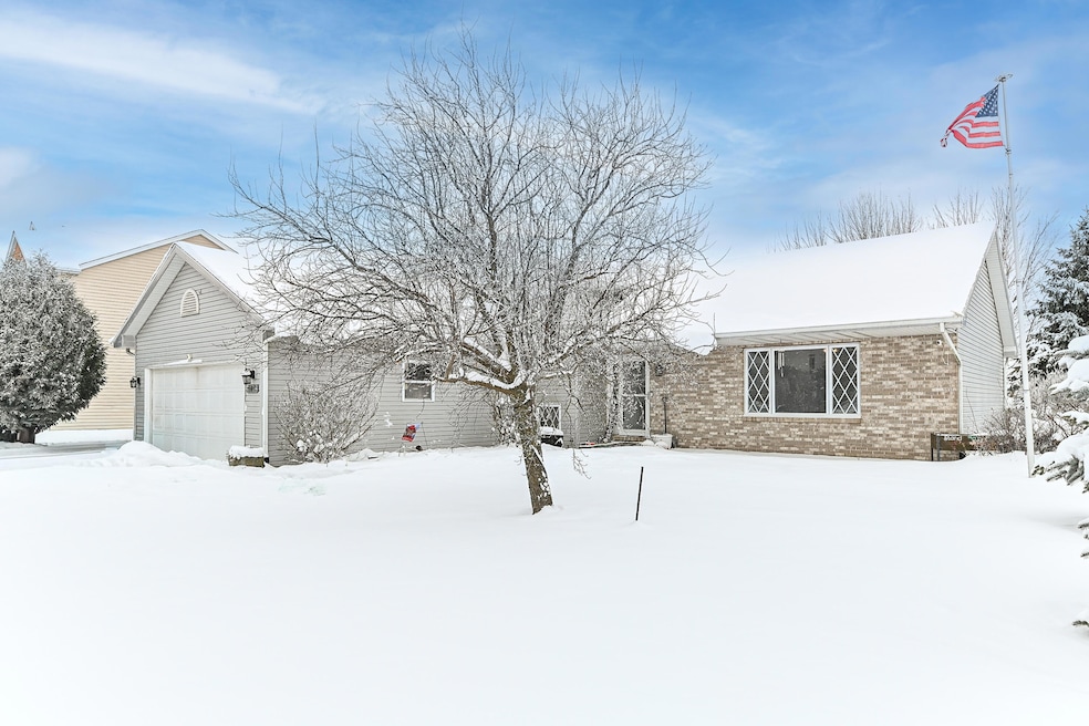 107 Prairie Dr, Walworth, WI 53184 - photo 1