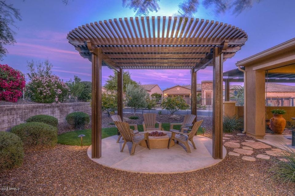 Gas Firepit, 2 Pergolas in Back