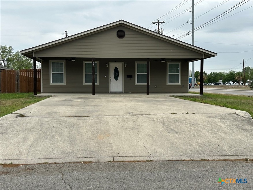 1084 E Weinert St, Seguin, TX 78155 - photo 1