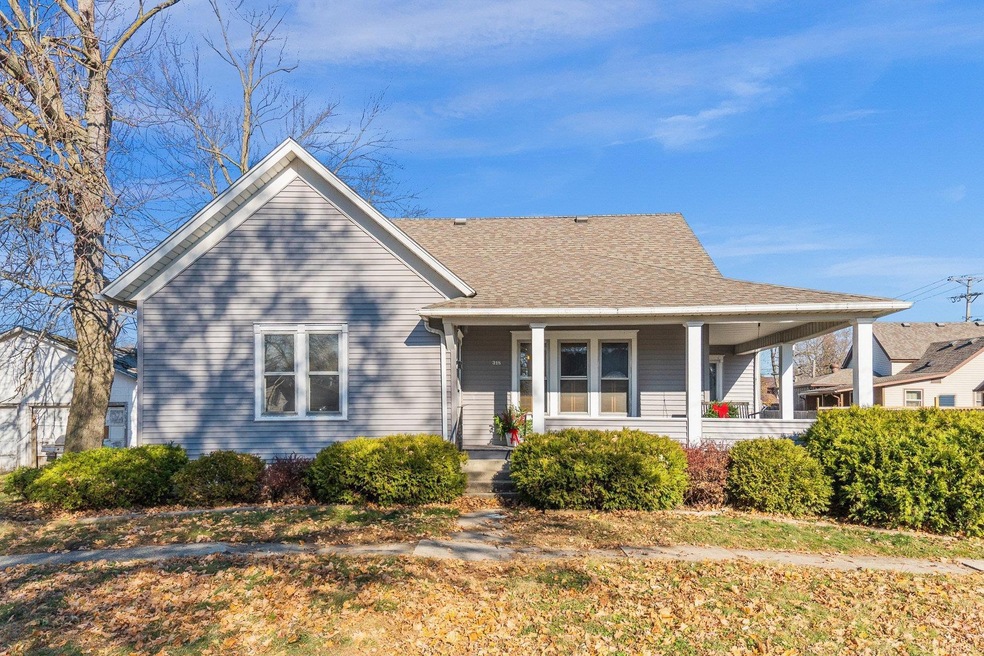318 W 9th St, Auburn, IN 46706 - photo 1