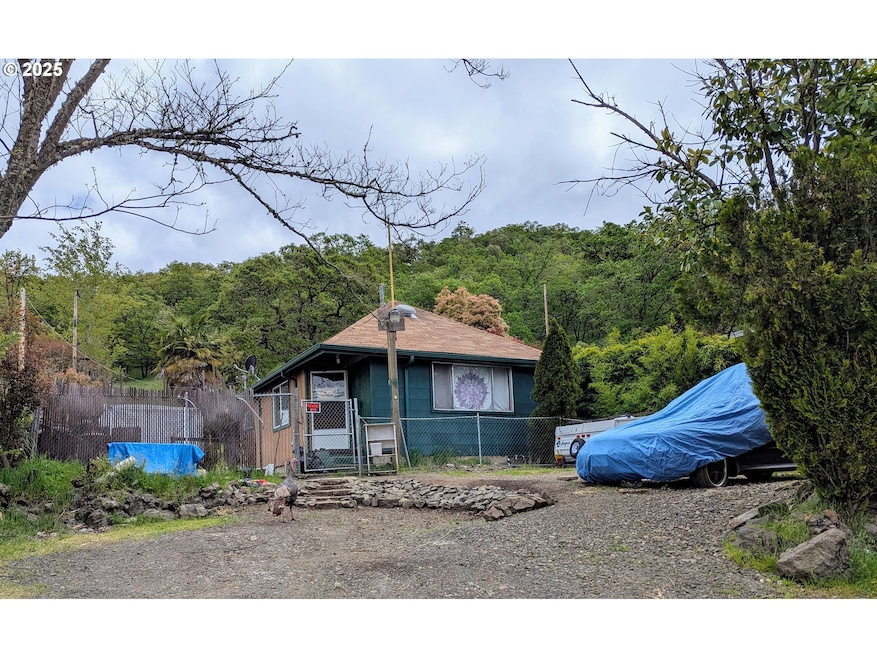 1119 NE Crescent Aly, Roseburg, OR 97470 - photo 1