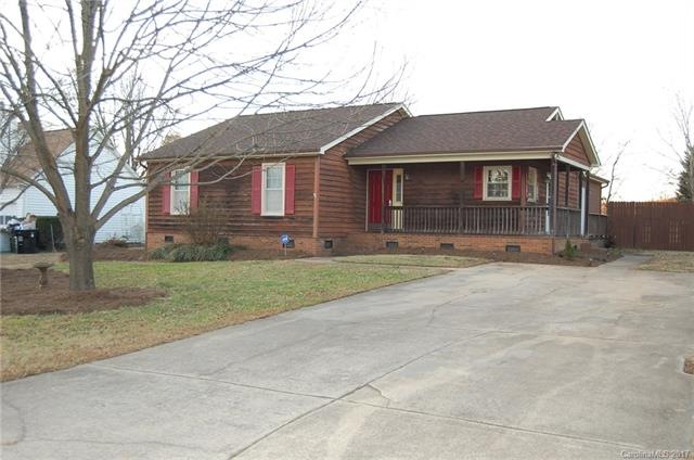 COZY RANCH WITH 3BEDS/2 FULL BATHS IN QUIET ESTABL