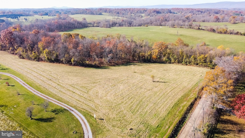 35405 Poor House Ln, Round Hill, VA 20141 - photo 1