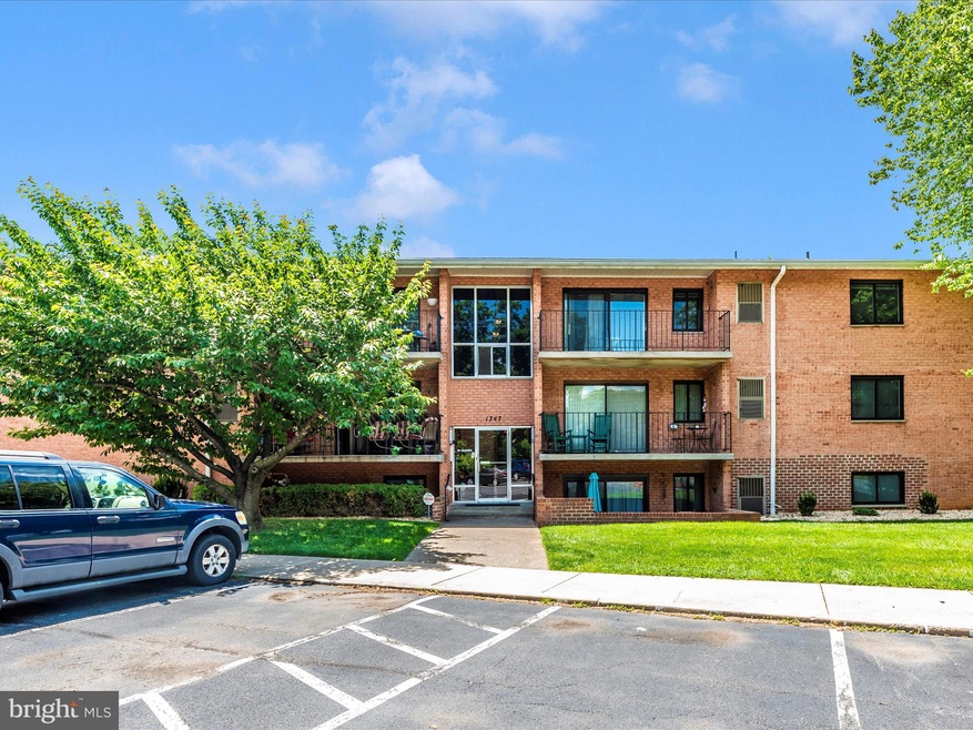 1747 Edgewood Hill Cir unit 102, Hagerstown, MD 21740 - photo 1