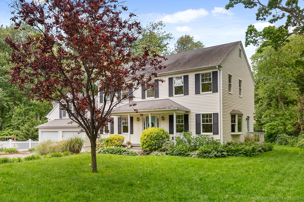 40 Relihan Rd, Darien, CT 06820 - photo 1