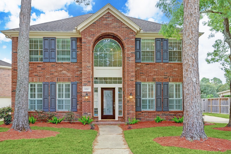 Welcome to 12507 Hammersmith, located in the highly sought after Lakewood Forest Subdivision, and it’s zoned to exemplary Tomball ISD.