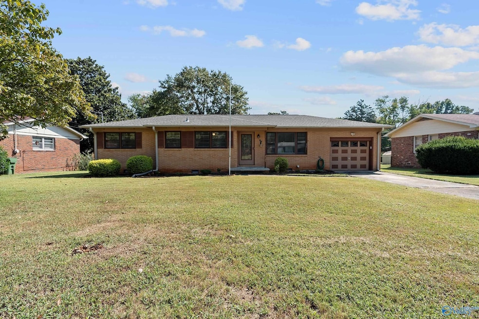 2105 Euclid Rd NW, Huntsville, AL 35810 - photo 1