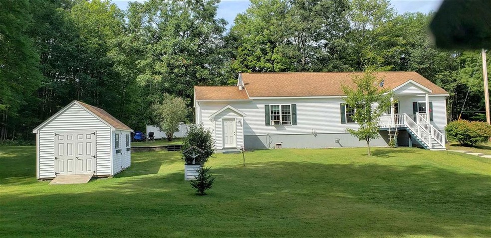 31 W Unity Rd, Claremont, NH 03743 - photo 1