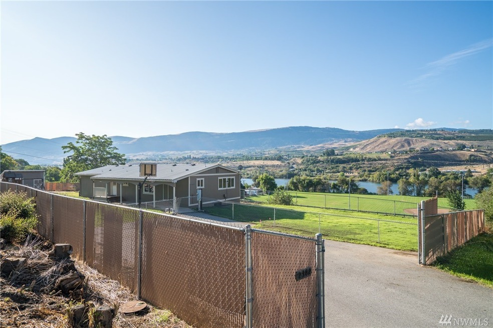 2382 Rock Island Rd, East Wenatchee, WA 98802 - photo 1