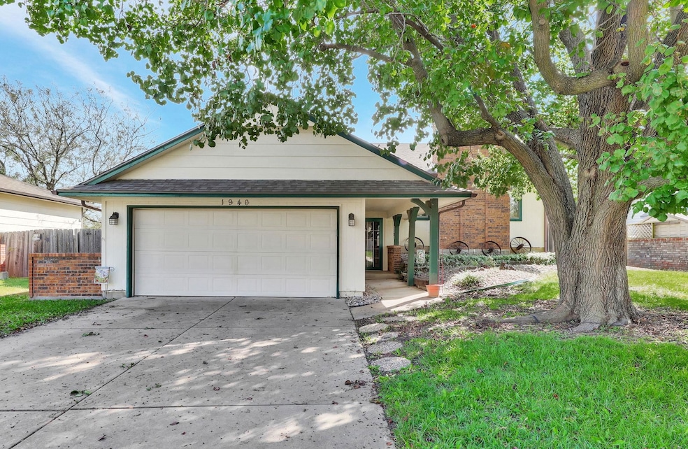 1940 S Lori Ln, Wichita, KS 67207 - photo 1