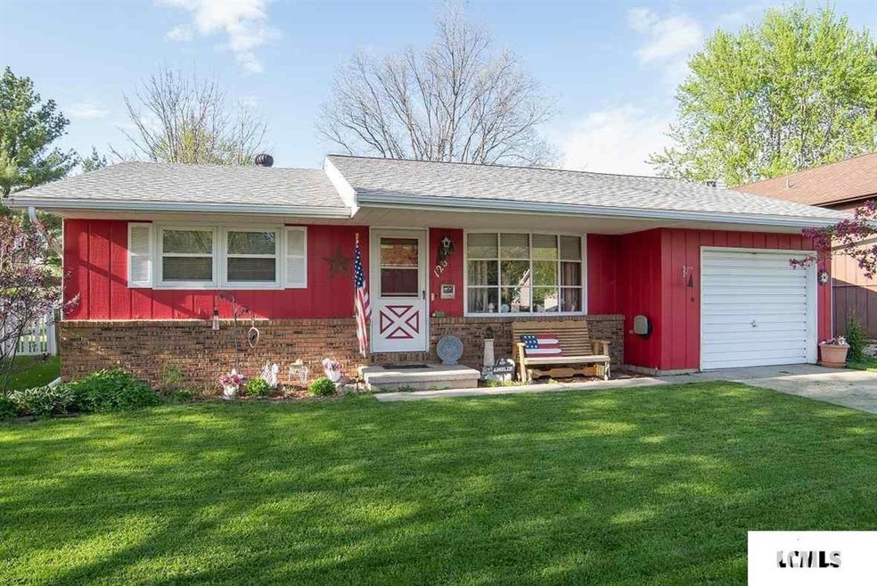 120 Heritage Ave, Lincoln, IL 62656 - photo 1