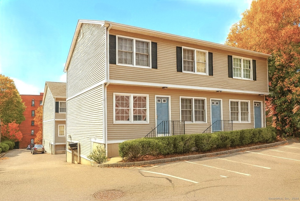 48 Strawberry Hill Ave unit 11, Stamford, CT 06902 - photo 1