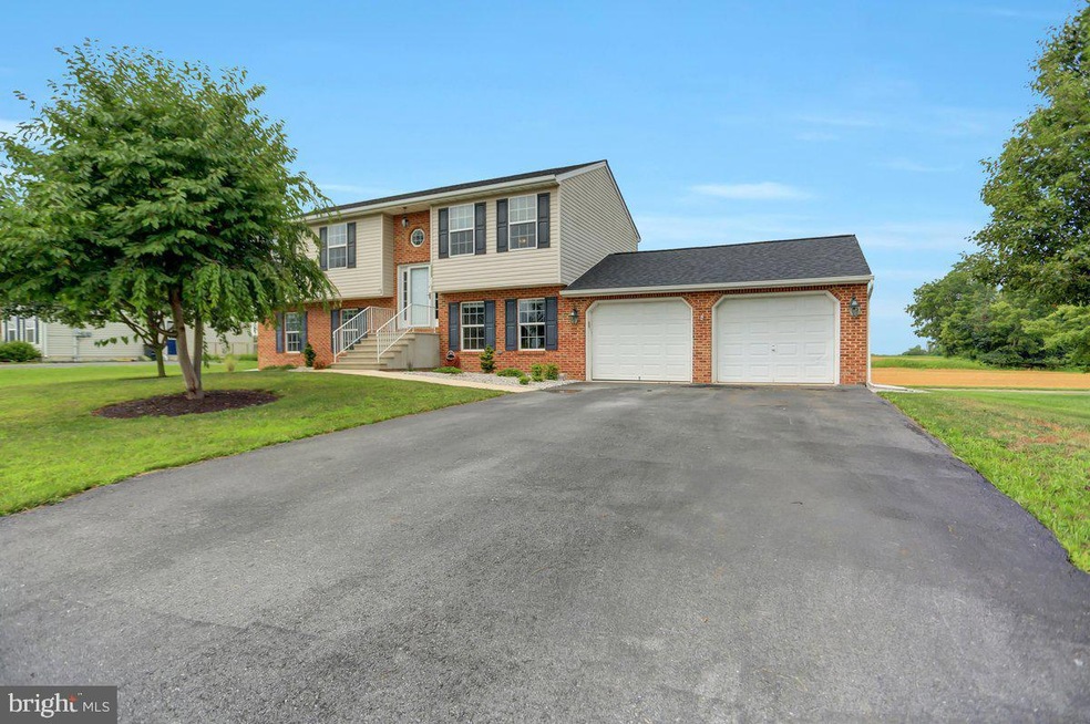 15275 Camden Dr, Greencastle, PA 17225 - photo 1