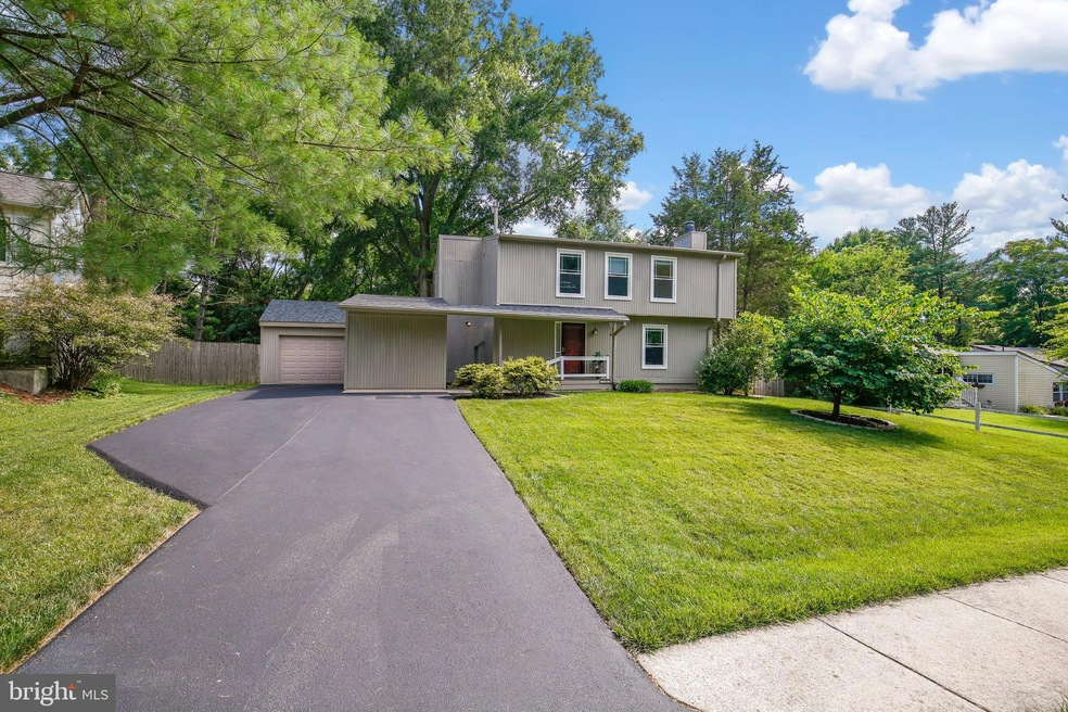 11504 Cherry Grove Dr, North Potomac, MD 20878 - photo 1