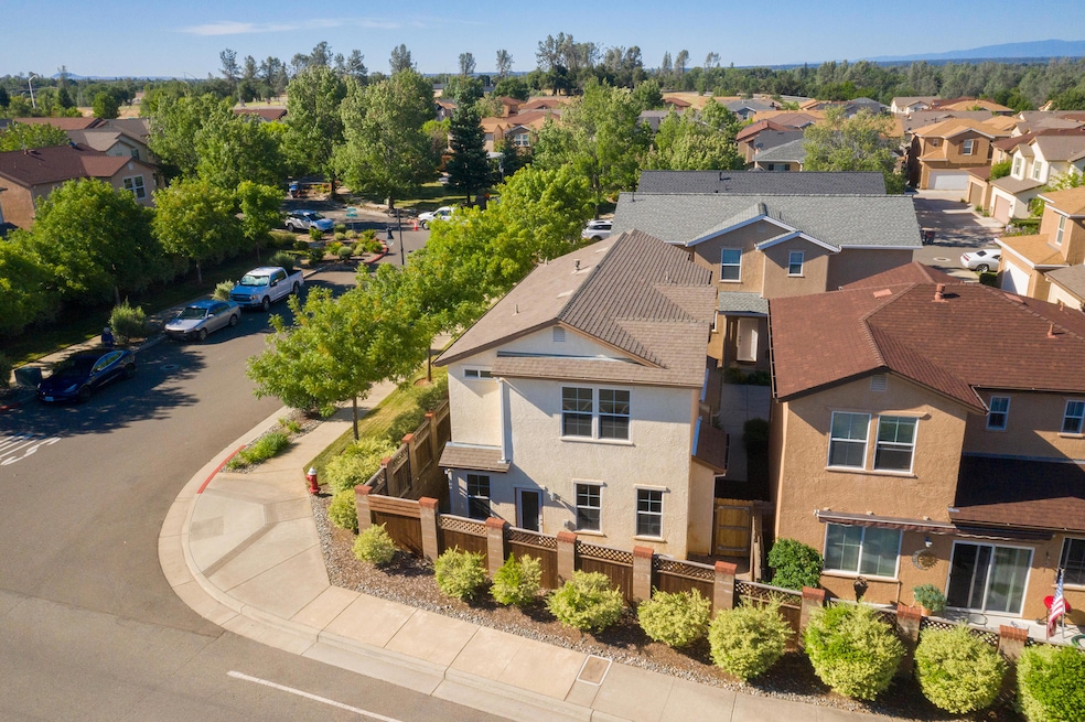 2392 La Villa Way, Redding, CA 96003 - photo 1