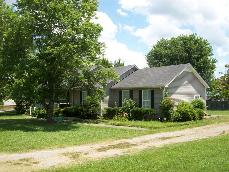 201 Warren Cir, Shelbyville, TN 37160 - photo 1