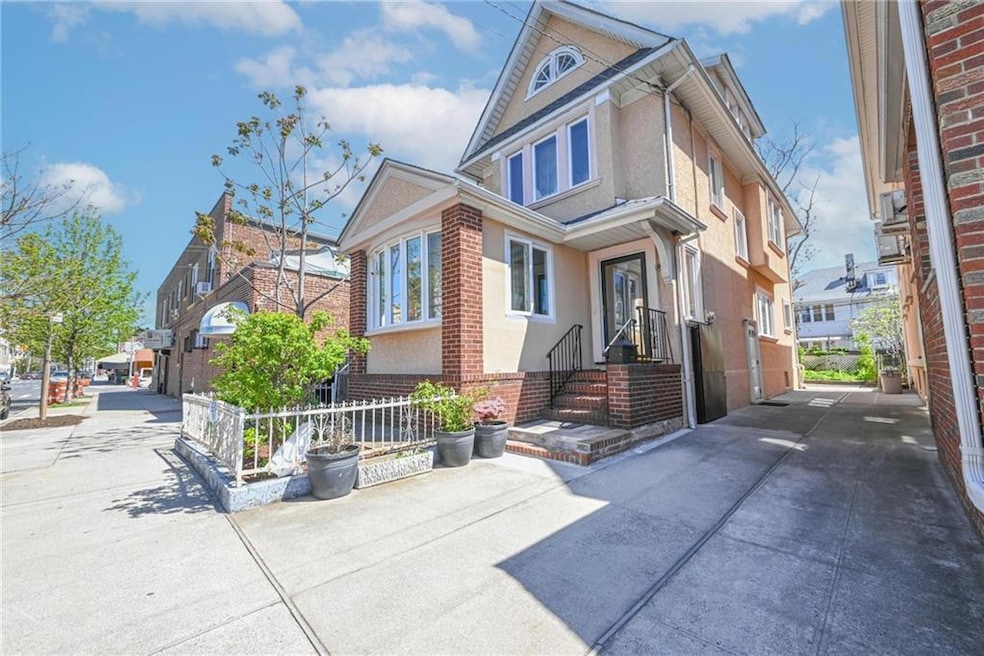 Sold $1,275,000 • Co-Listing Agent