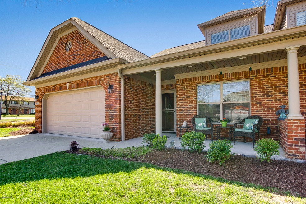 3217 Brittany Pointe Ln, Louisville, KY 40220 - photo 1