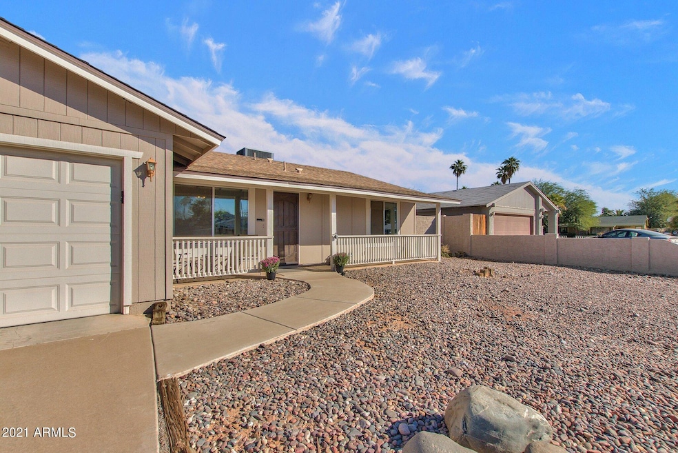 1702 W Loughlin